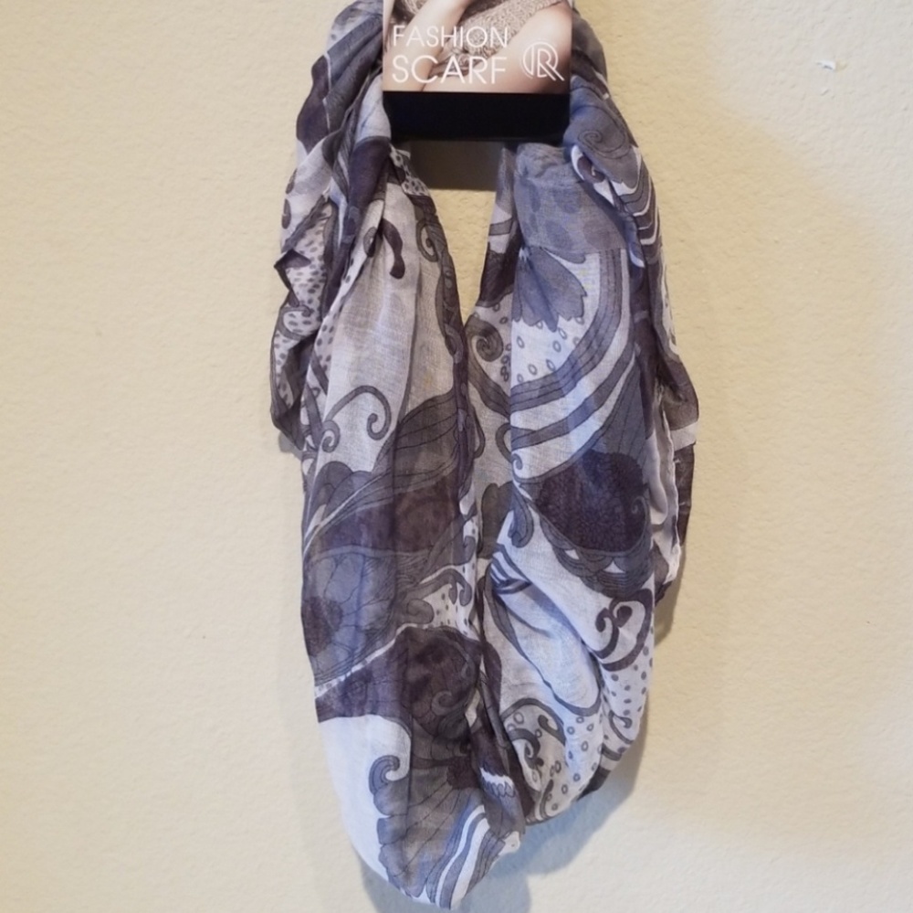 Scarf | white and gray Lightweight scarf